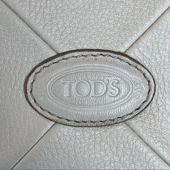 Tod’s White Quilted Pebble Leather Purse - Picture 10 of 16